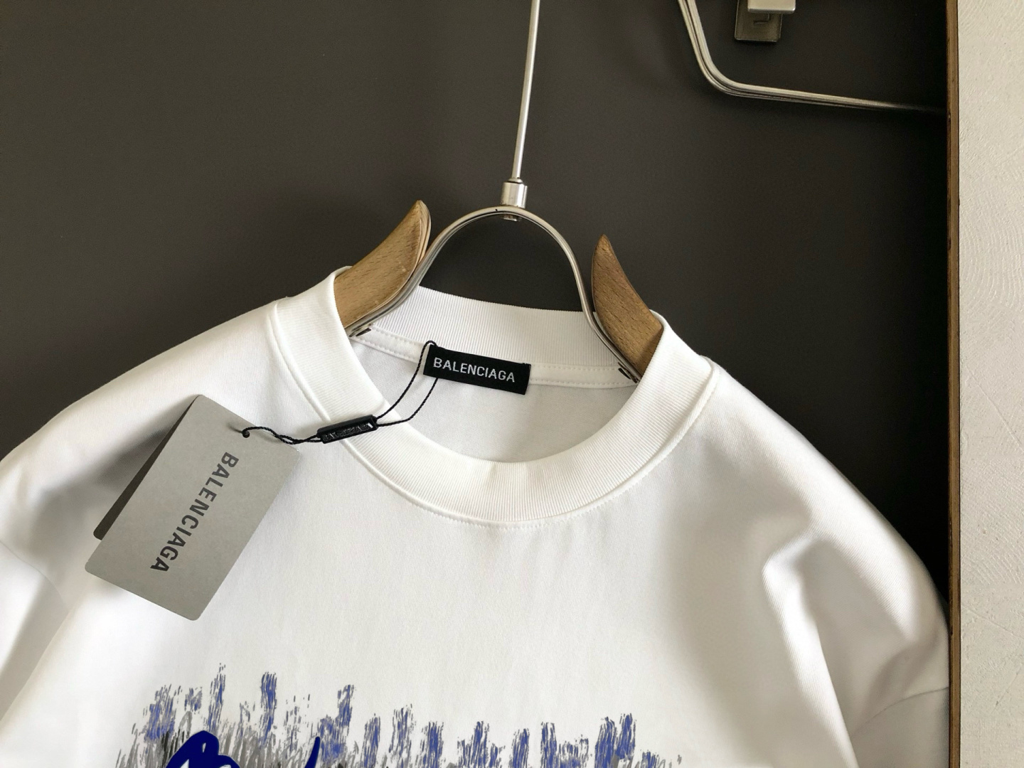 “2025SS Spring & Summer T-Shirt: Comfortable, Durable, Dressable, Classic Logo Design” - 图片 2