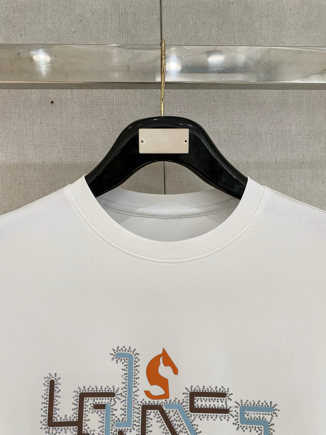 爱马家 春夏新款首发专柜最新款长袖T恤 高端订制 设计前卫时尚！品牌logo重工艺设计 高端定制面料.手