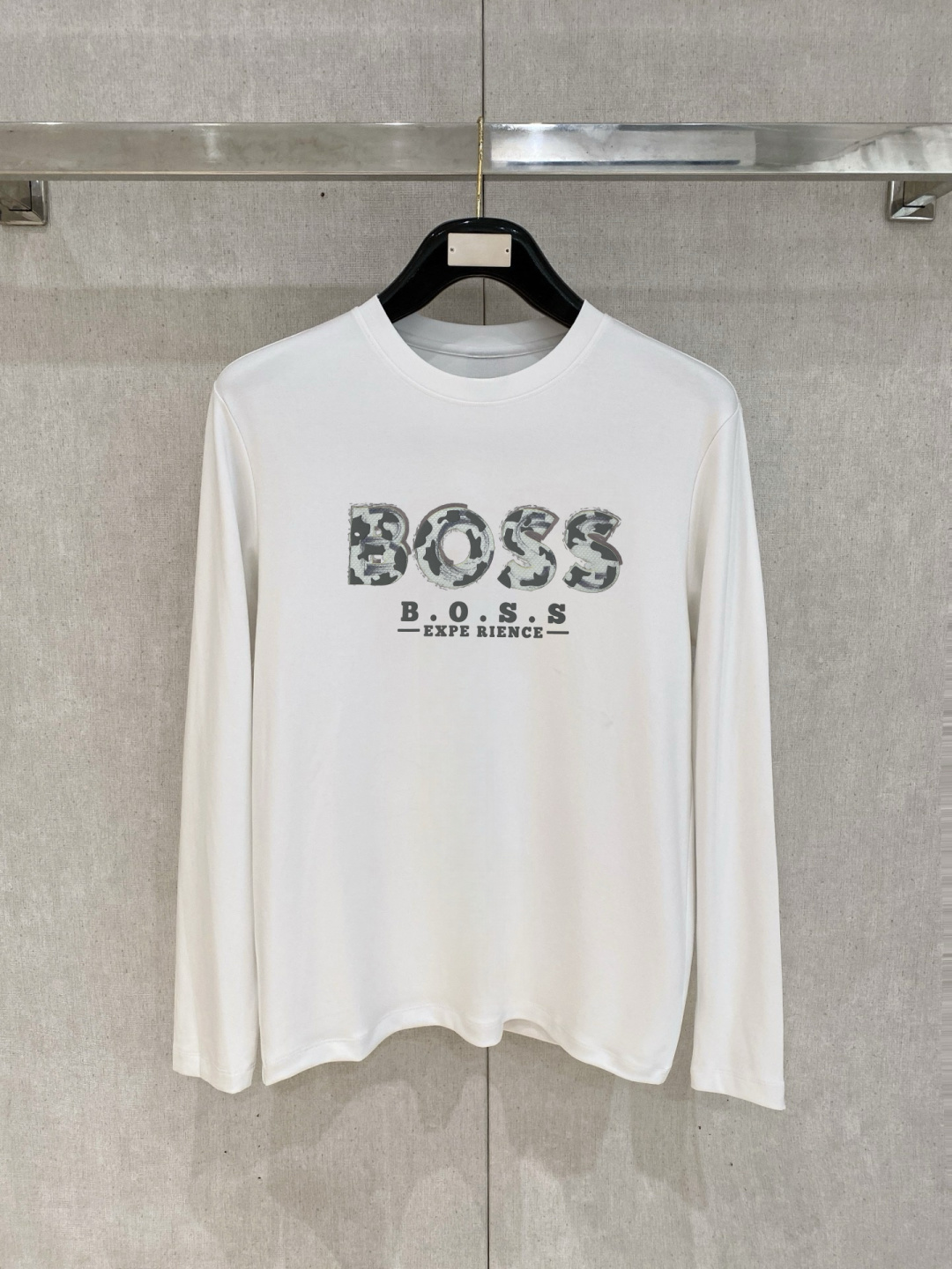 boss家 春夏新款首发专柜最新款长袖T恤 高端订制 设计前卫时尚！品牌logo重工艺设计 高端定制面料
