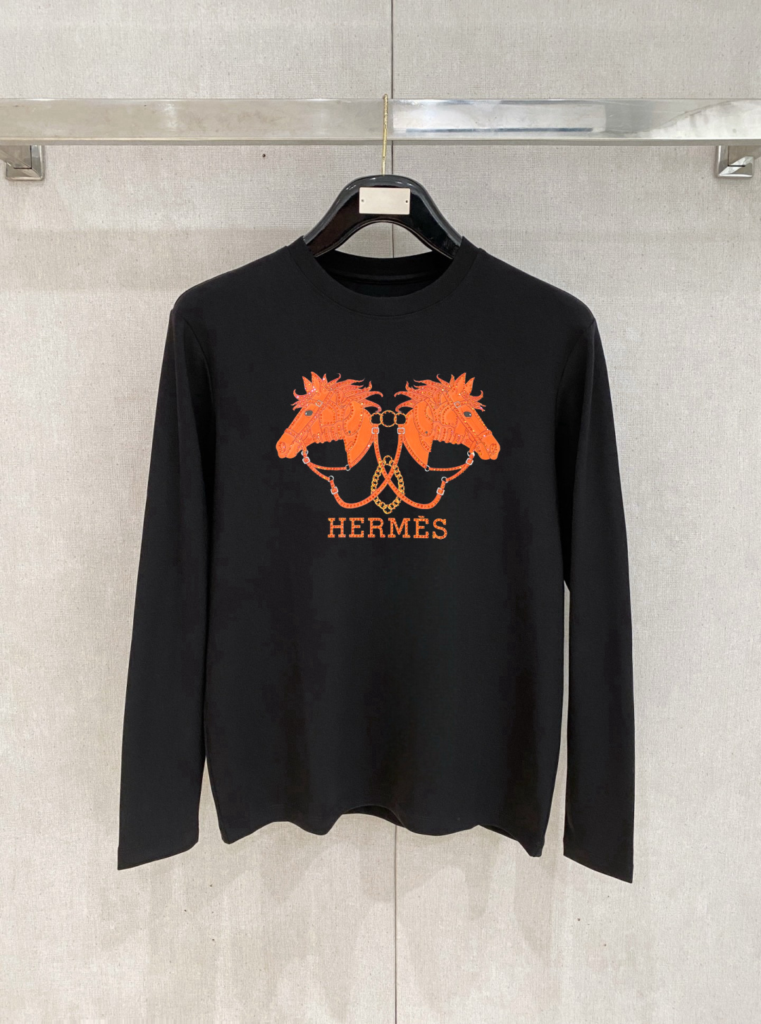爱马家 春夏新款首发专柜最新款长袖T恤 高端订制 设计前卫时尚！品牌logo重工艺设计 高端定制面料.手