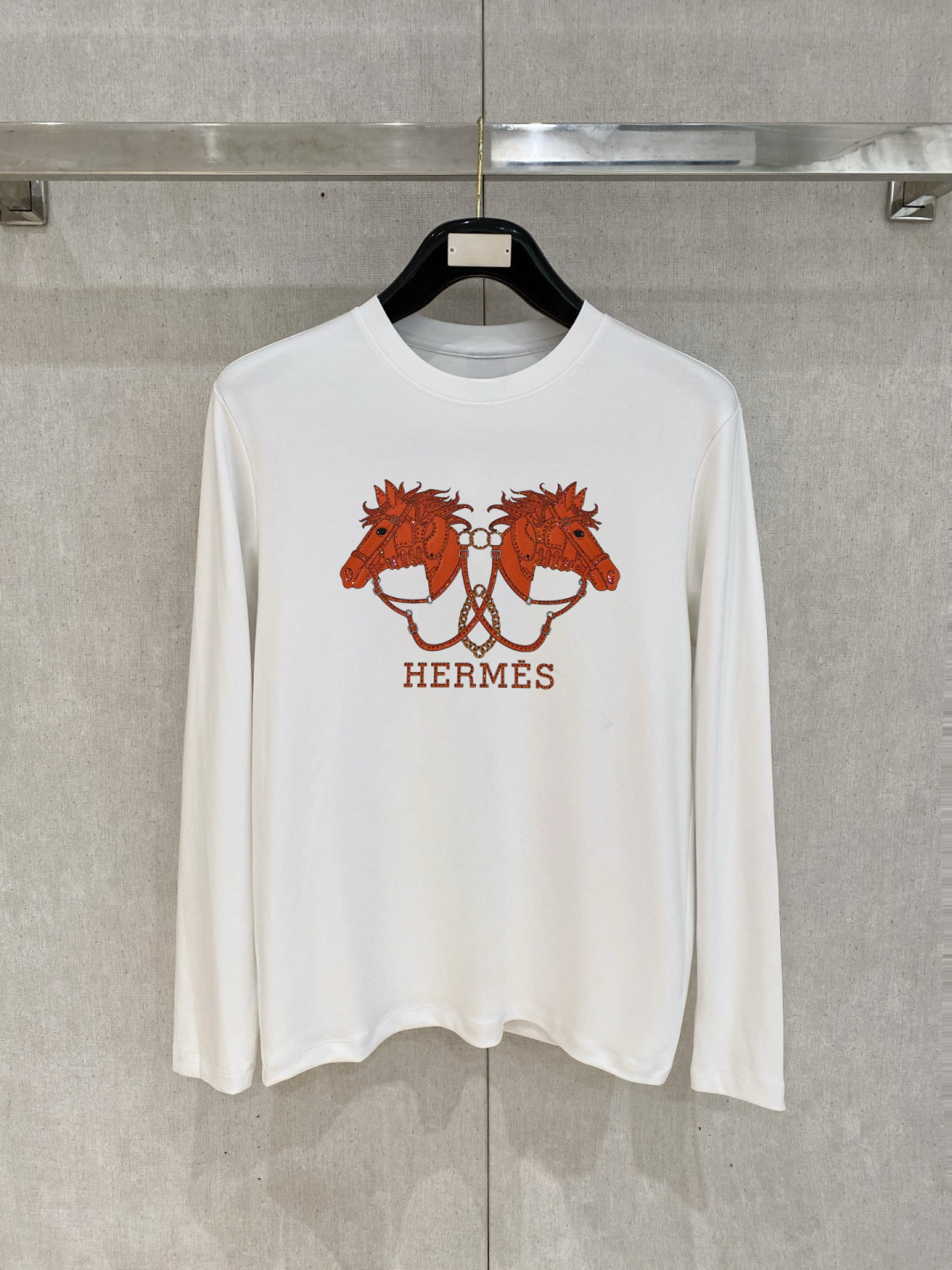 爱马家 春夏新款首发专柜最新款长袖T恤 高端订制 设计前卫时尚！品牌logo重工艺设计 高端定制面料.手