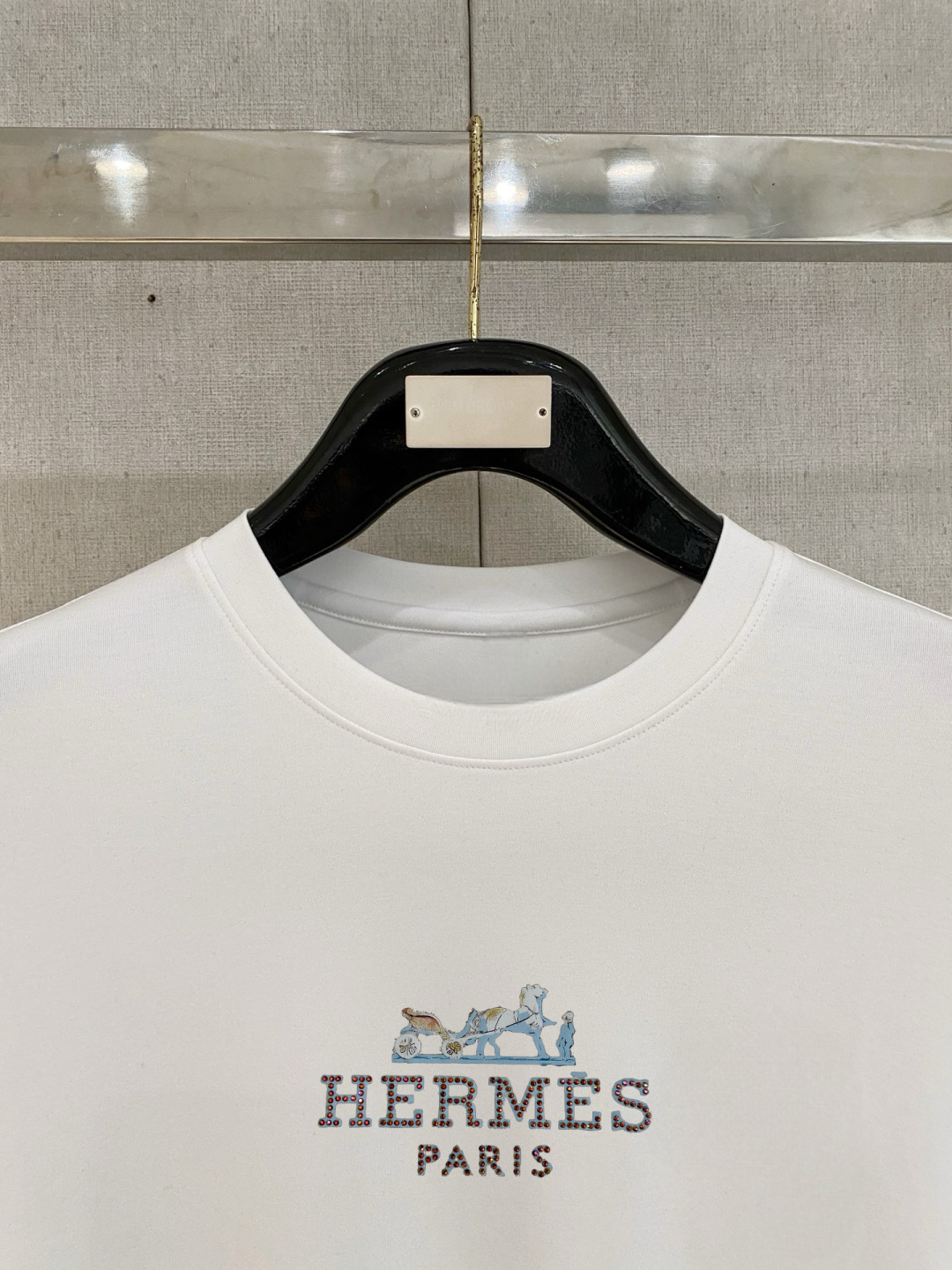 爱马家 春夏新款首发专柜最新款长袖T恤 高端订制 设计前卫时尚！品牌logo重工艺设计 高端定制面料.手