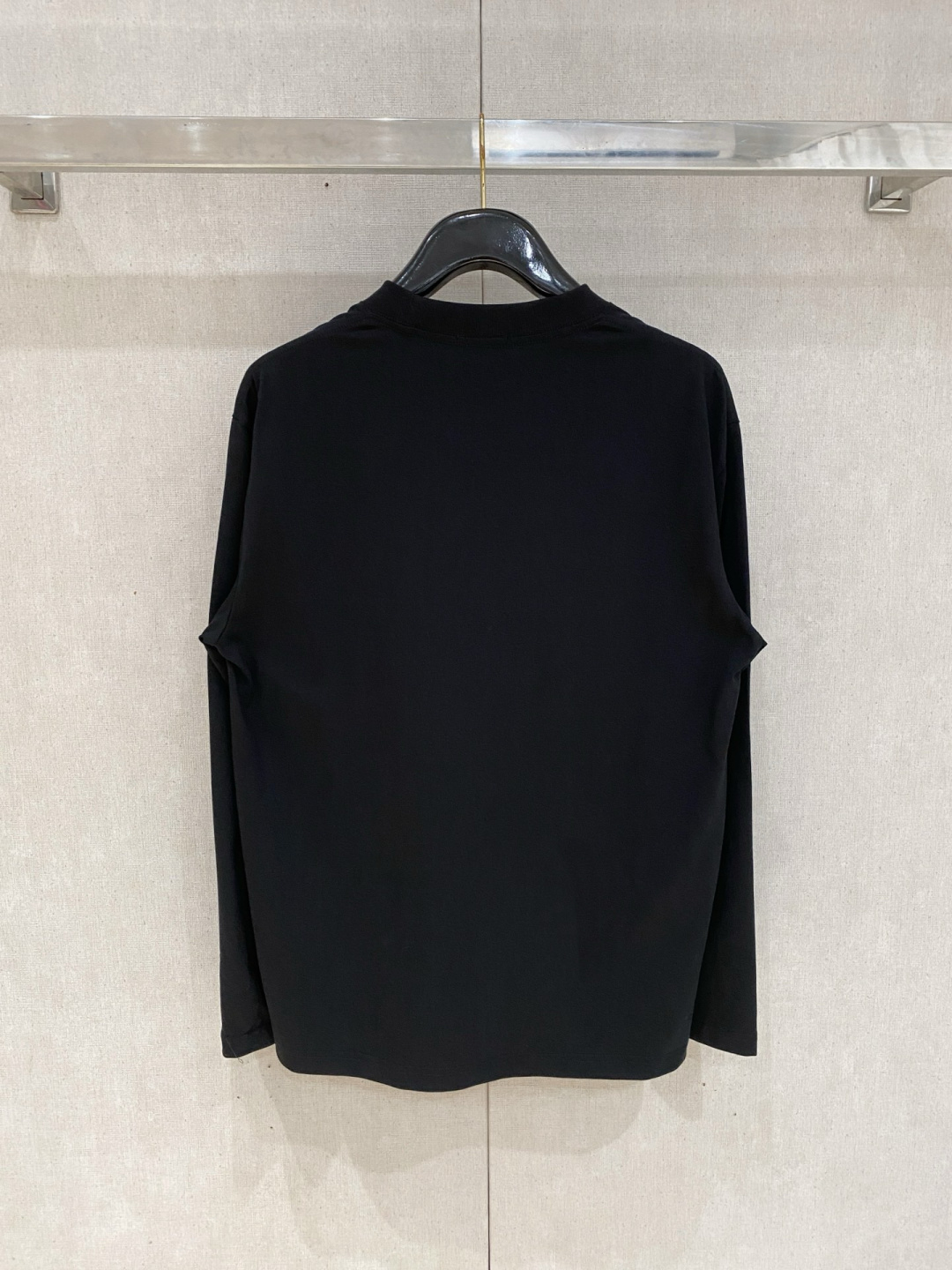 华伦家 春夏新款首发专柜最新款长袖T恤 高端订制 设计前卫时尚！品牌logo重工艺设计 高端定制面料.手