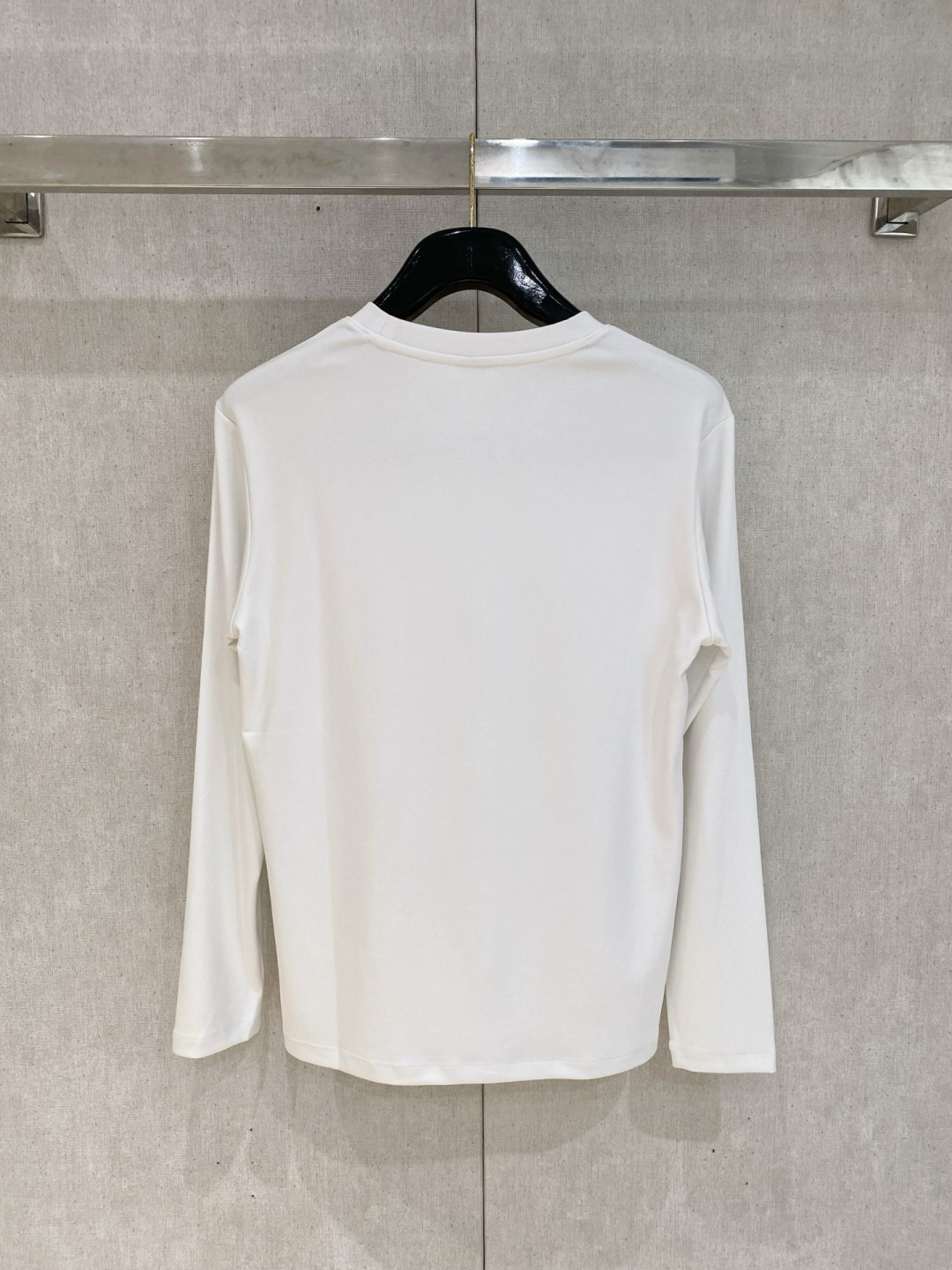 华伦家 春夏新款首发专柜最新款长袖T恤 高端订制 设计前卫时尚！品牌logo重工艺设计 高端定制面料.手