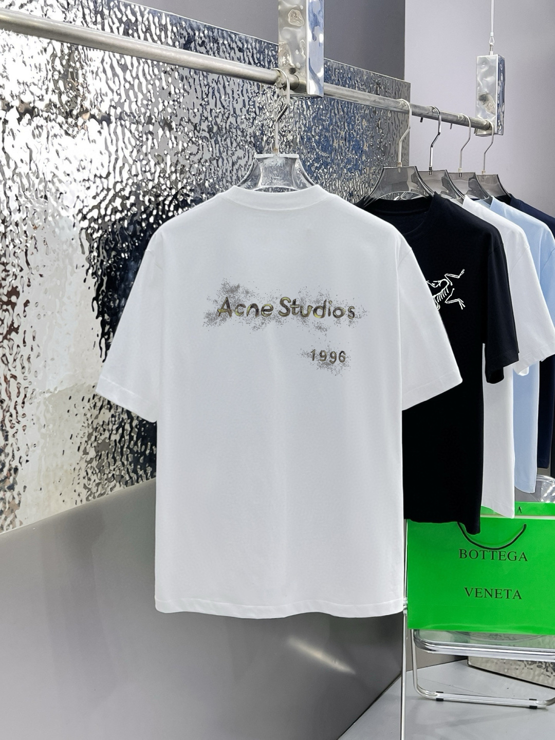 AC家 春夏新款首发专柜最新款短袖圆领T恤 高端订制 设计前卫时尚！品牌logo重工艺设计 高端定制面料