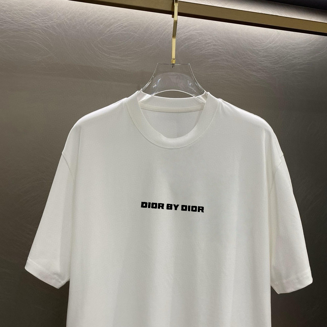 迪家 春夏新款首发专柜最新款短袖圆领T恤 高端订制 设计前卫时尚！品牌logo重工艺设计 高端定制面料.
