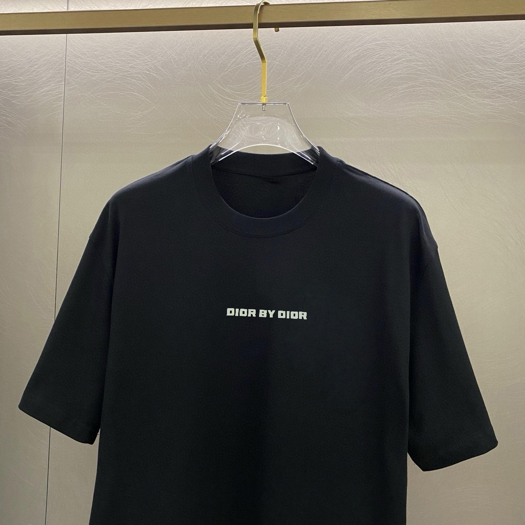 迪家 春夏新款首发专柜最新款短袖圆领T恤 高端订制 设计前卫时尚！品牌logo重工艺设计 高端定制面料.