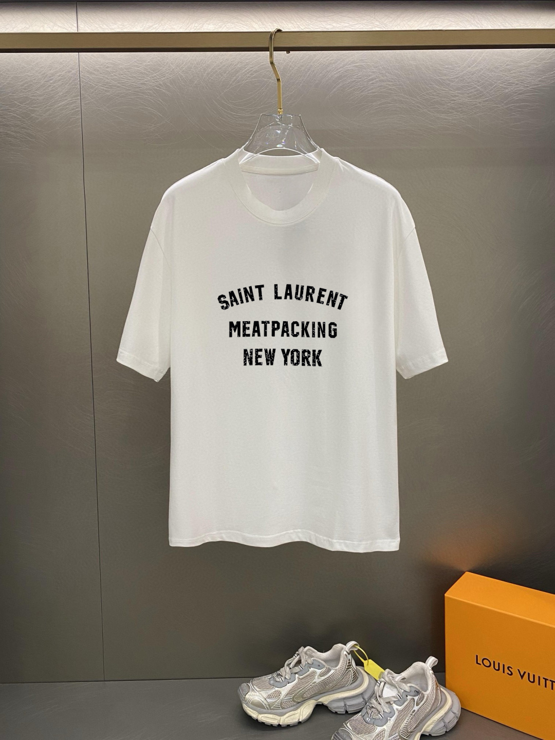 SL家 春夏新款首发专柜最新款短袖圆领T恤 高端订制 设计前卫时尚！品牌logo重工艺设计 高端定制面料