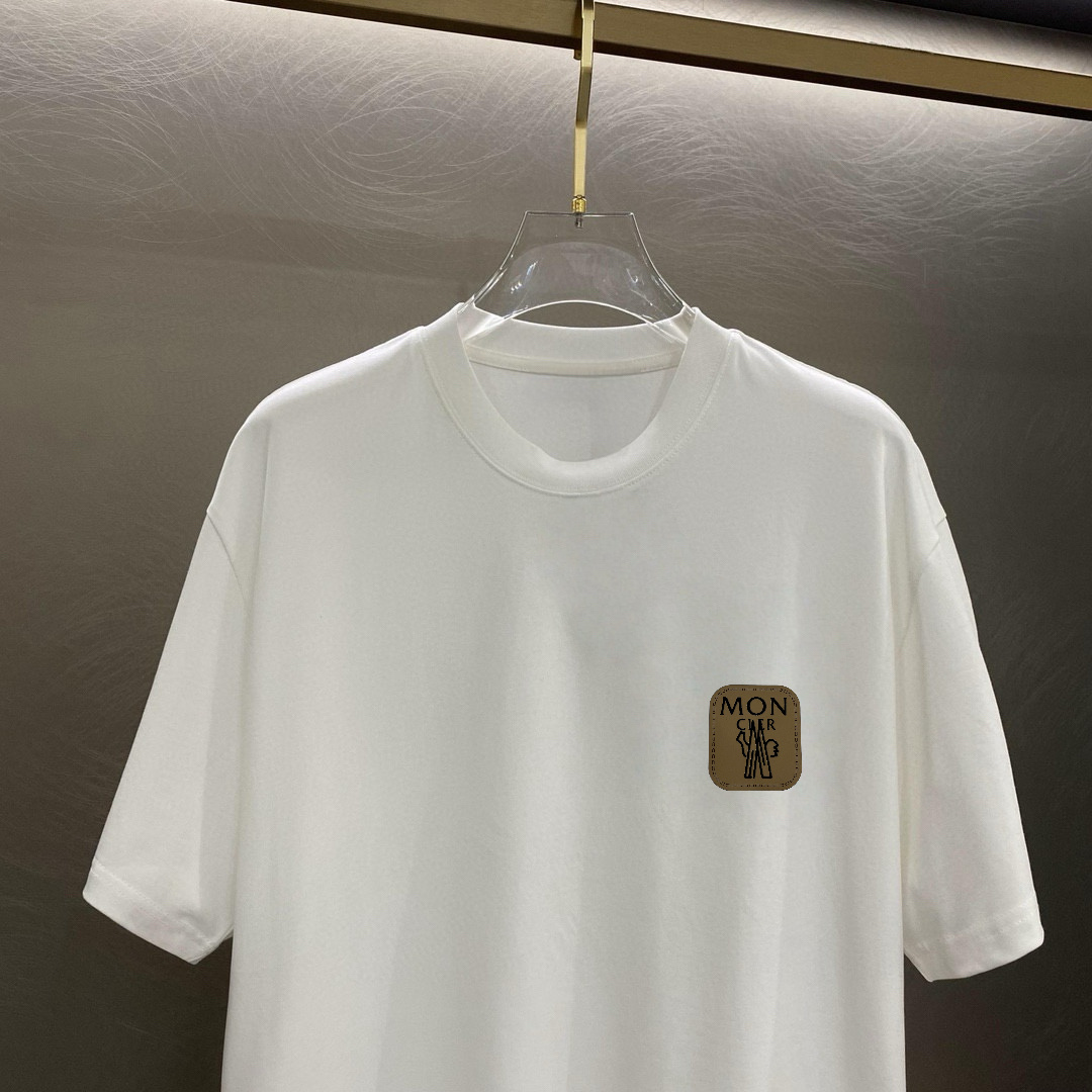 蒙家 春夏新款首发专柜最新款短袖圆领T恤 高端订制 设计前卫时尚！品牌logo重工艺设计 高端定制面料.