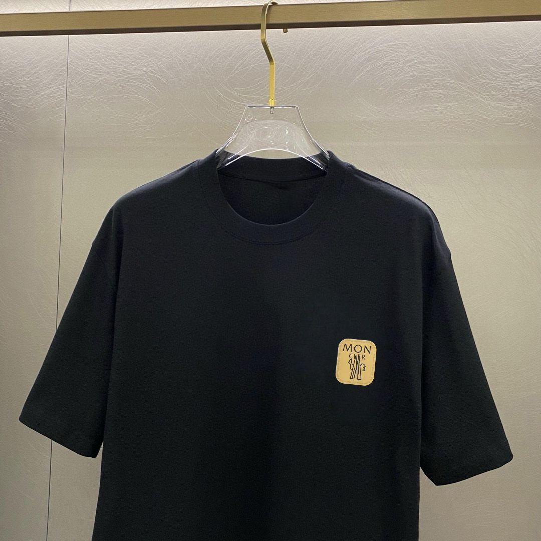 蒙家 春夏新款首发专柜最新款短袖圆领T恤 高端订制 设计前卫时尚！品牌logo重工艺设计 高端定制面料.