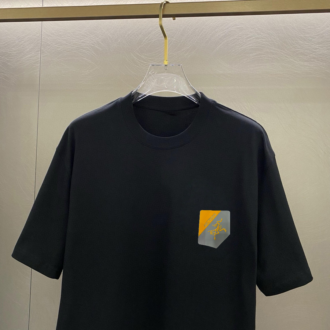 鸟家 春夏新款首发专柜最新款短袖圆领T恤 高端订制 设计前卫时尚！品牌logo重工艺设计 高端定制面料.