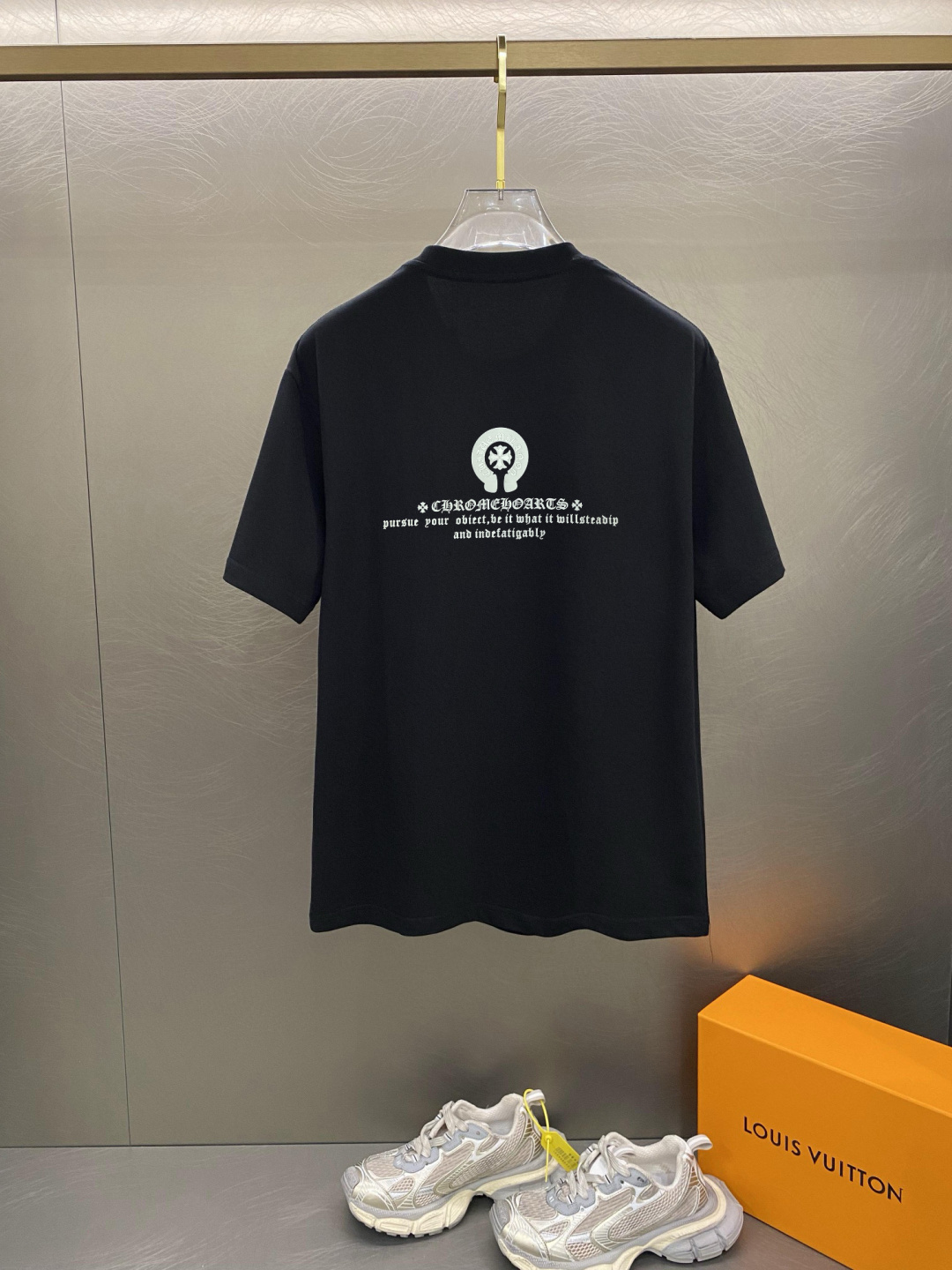 克罗家 春夏新款首发专柜最新款短袖圆领T恤 高端订制 设计前卫时尚！品牌logo重工艺设计 高端定制面料