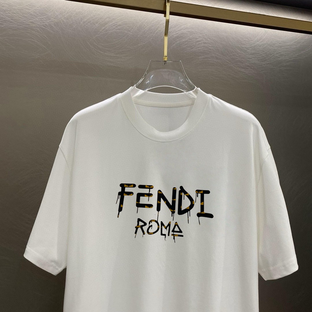 芬家  春夏新款首发专柜最新款短袖圆领T恤 高端订制 设计前卫时尚！品牌logo重工艺设计 高端定制面料