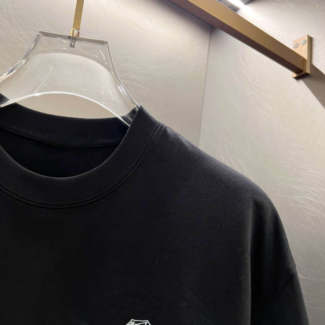 BC家               春夏新款首发专柜最新款短袖圆领T恤 高端订制 设计前卫时尚！品牌lo