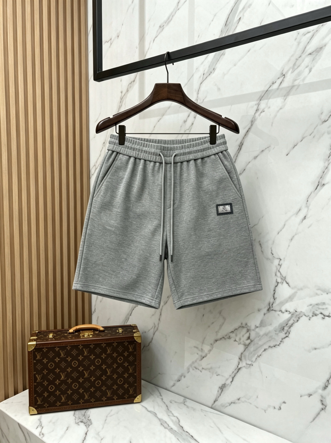 NO:948396,LP's spring and summer new models are launched at the latest high-end shorts counter. High-end customized fabrics. Soft to the touch. Comfortable to wear. Exquisite stitching at the counter level. Fine workmanship. The upper body effect is incomparably handsome!  A must-have item for a stylish man!  Size M-4XL,,loro piana,shorts,19860909LP家春夏新款首发专柜最新款短裤高端订制 高端定制面料.手感柔软.穿着舒适.专柜级别精致车线.做工精细.上身效果无敌帅气！型男必备单品！ 码数M-4XL,,loro piana,shorts,,Men's clothing