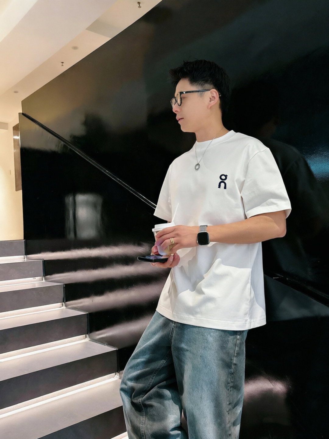 RUN家        最新款短袖 高端订制 设计前卫时尚！高端定制面料.手感柔软.穿着舒适精致车线.做