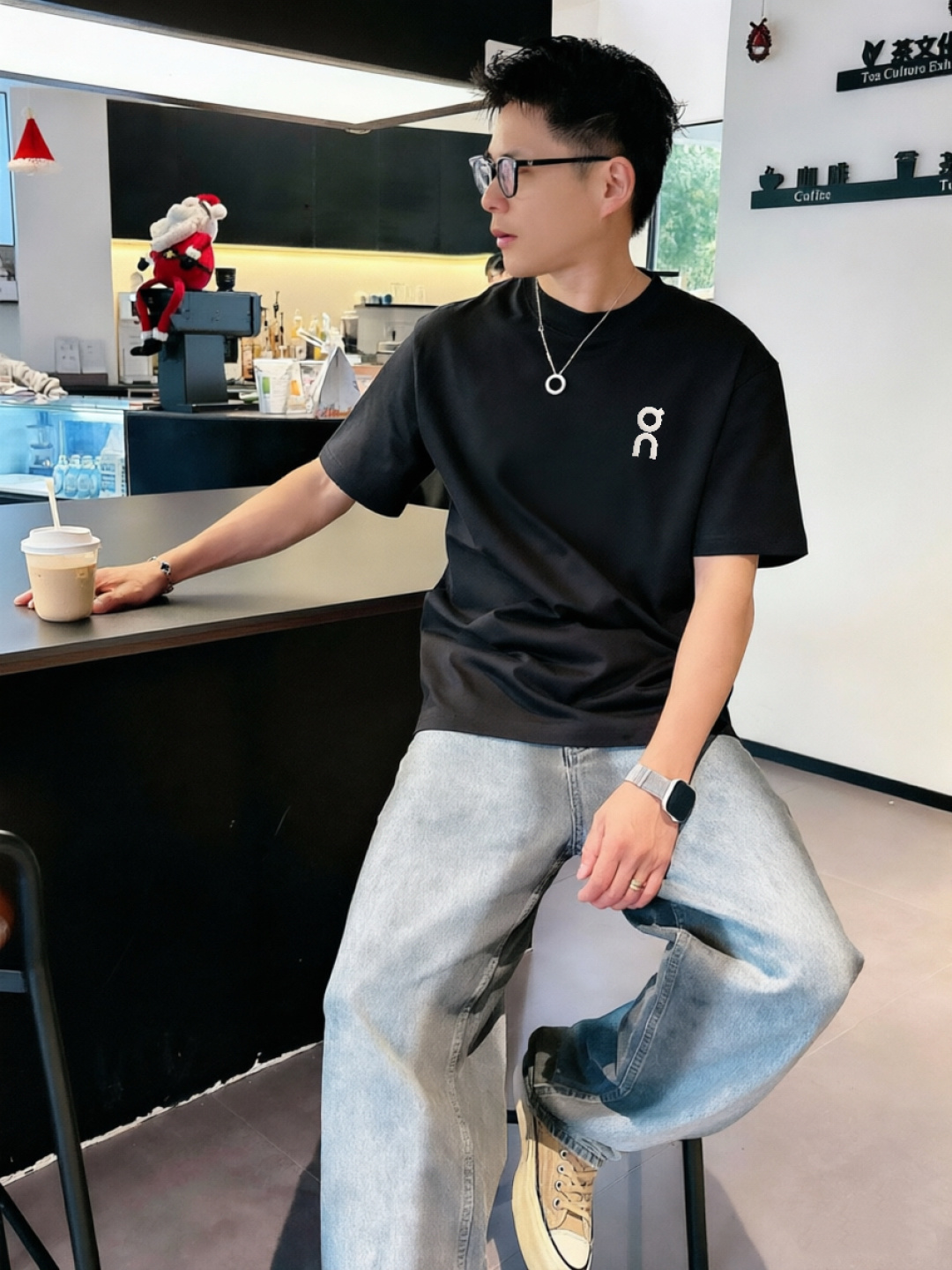 RUN家        最新款短袖 高端订制 设计前卫时尚！高端定制面料.手感柔软.穿着舒适精致车线.做