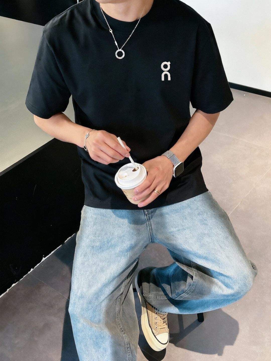RUN家        最新款短袖 高端订制 设计前卫时尚！高端定制面料.手感柔软.穿着舒适精致车线.做