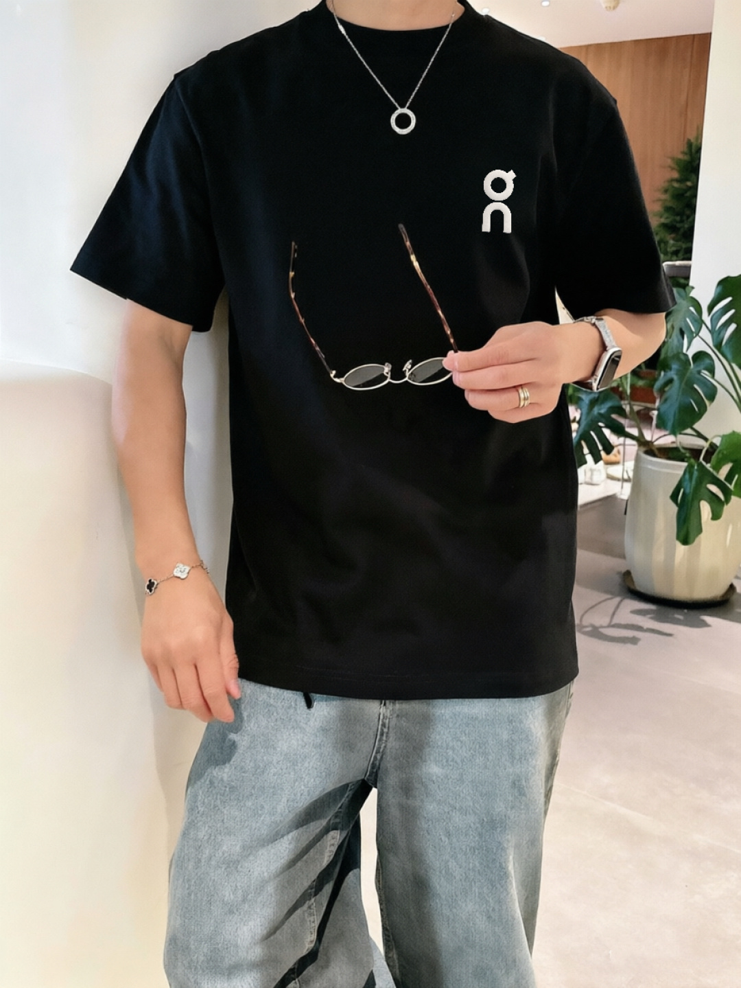RUN家        最新款短袖 高端订制 设计前卫时尚！高端定制面料.手感柔软.穿着舒适精致车线.做