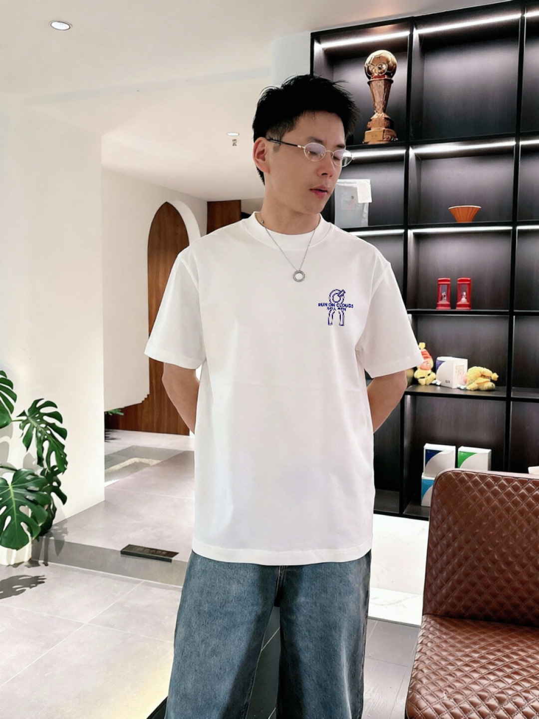 RUN家        最新款短袖 高端订制 设计前卫时尚！高端定制面料.手感柔软.穿着舒适精致车线.做