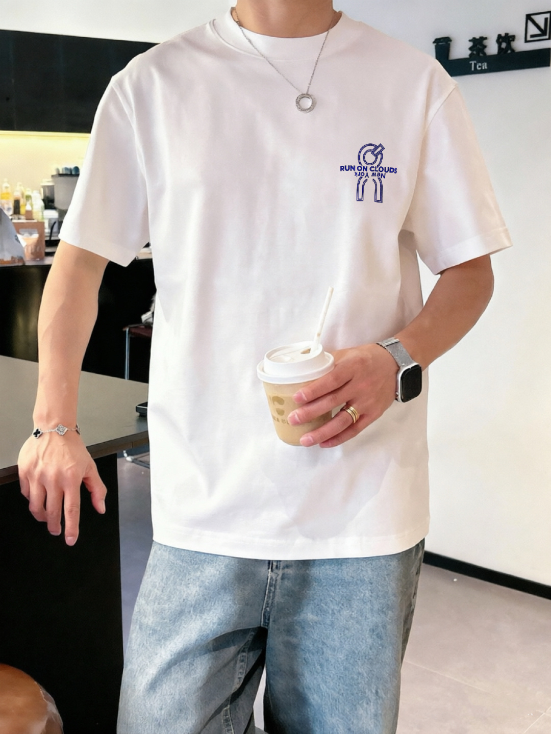RUN家        最新款短袖 高端订制 设计前卫时尚！高端定制面料.手感柔软.穿着舒适精致车线.做