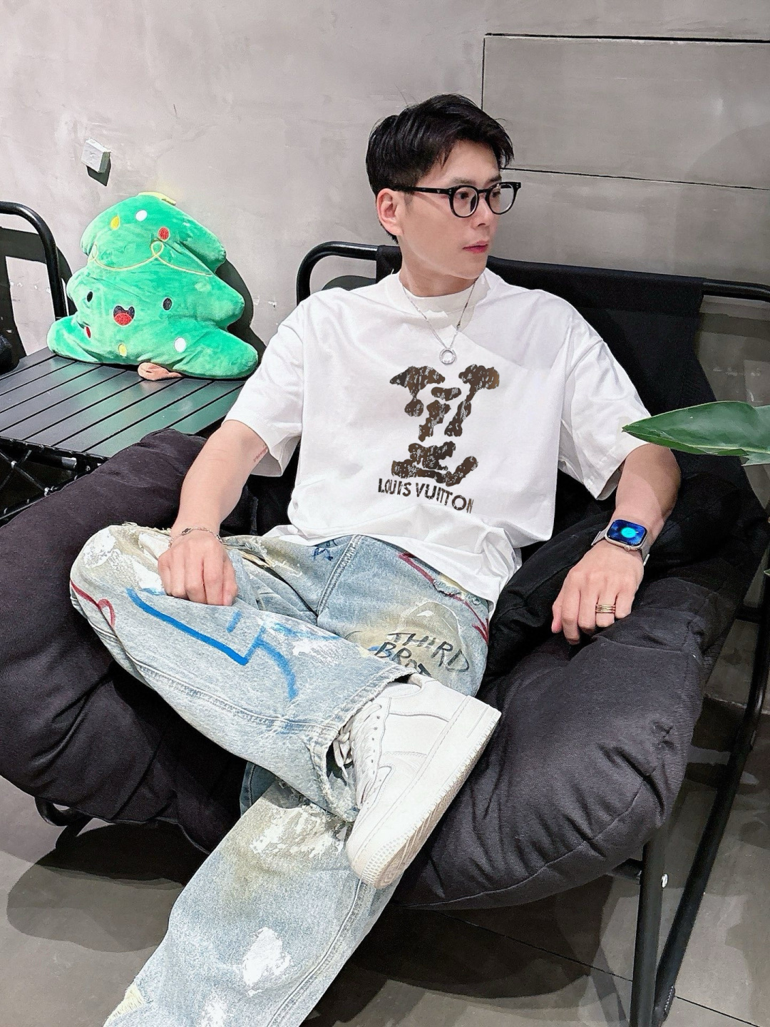 驴家        最新款短袖 高端订制 设计前卫时尚！高端定制面料.手感柔软.穿着舒适精致车线.做工精