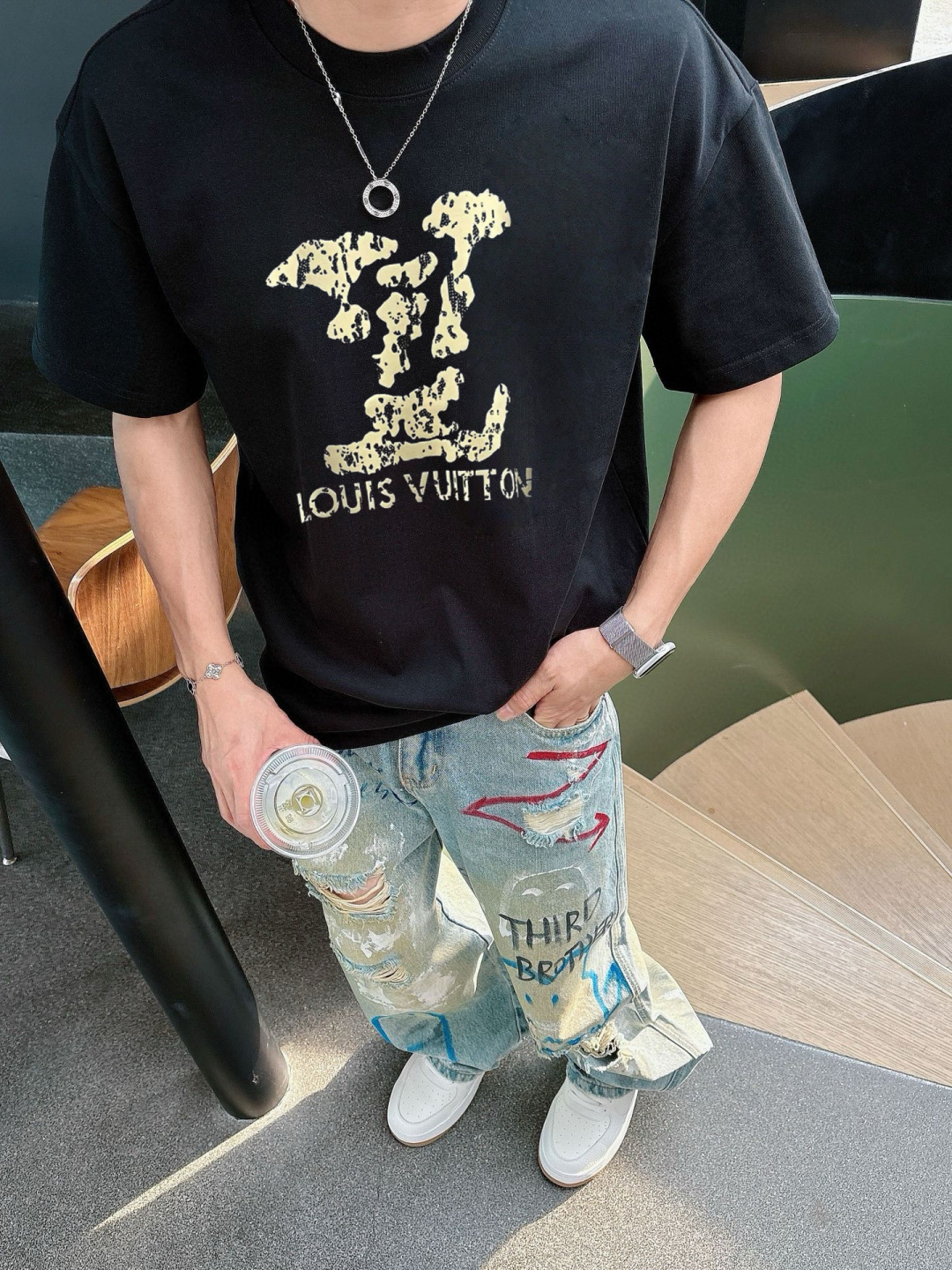 驴家        最新款短袖 高端订制 设计前卫时尚！高端定制面料.手感柔软.穿着舒适精致车线.做工精