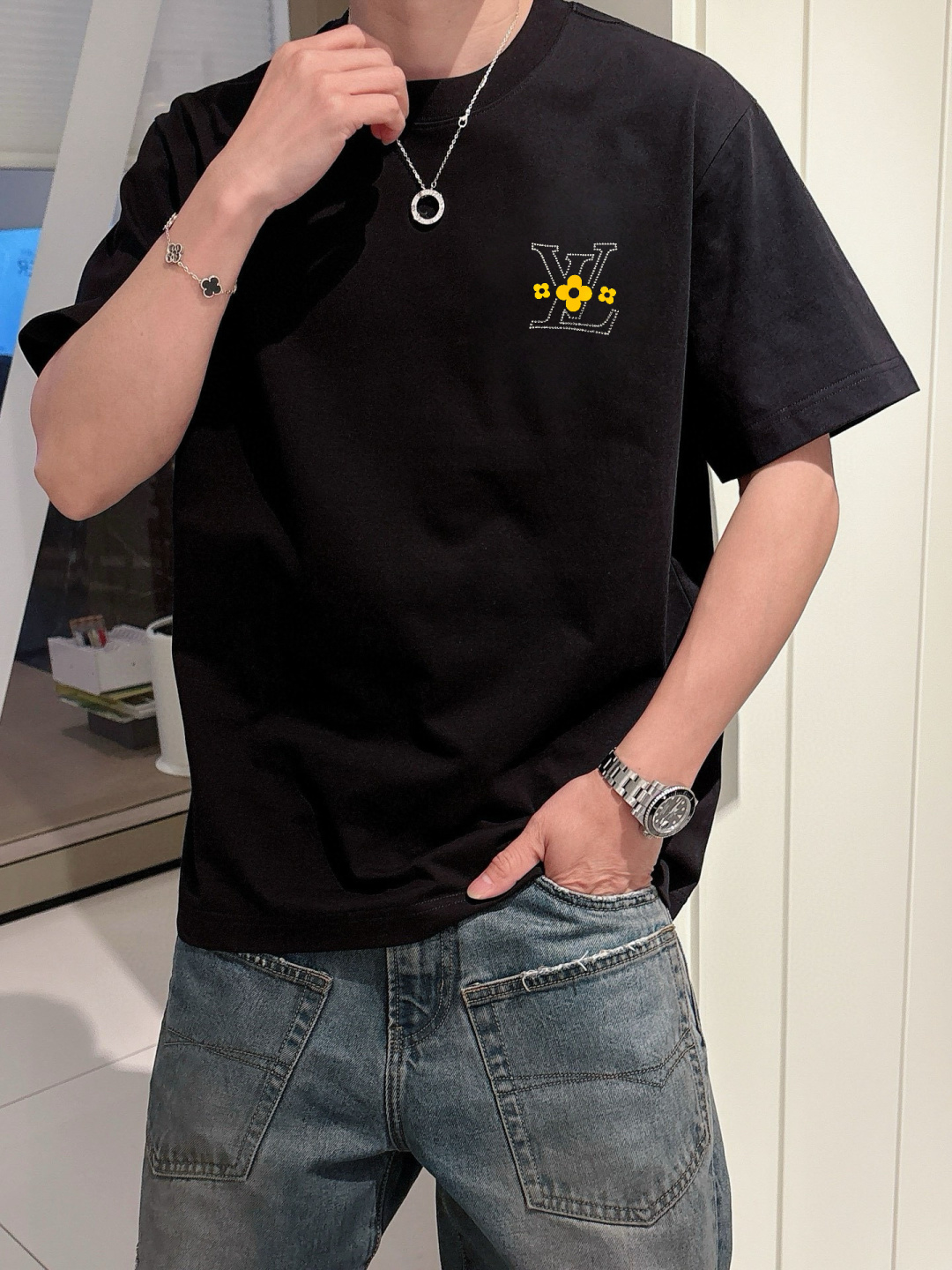 驴家        最新款短袖 高端订制 设计前卫时尚！高端定制面料.手感柔软.穿着舒适精致车线.做工精
