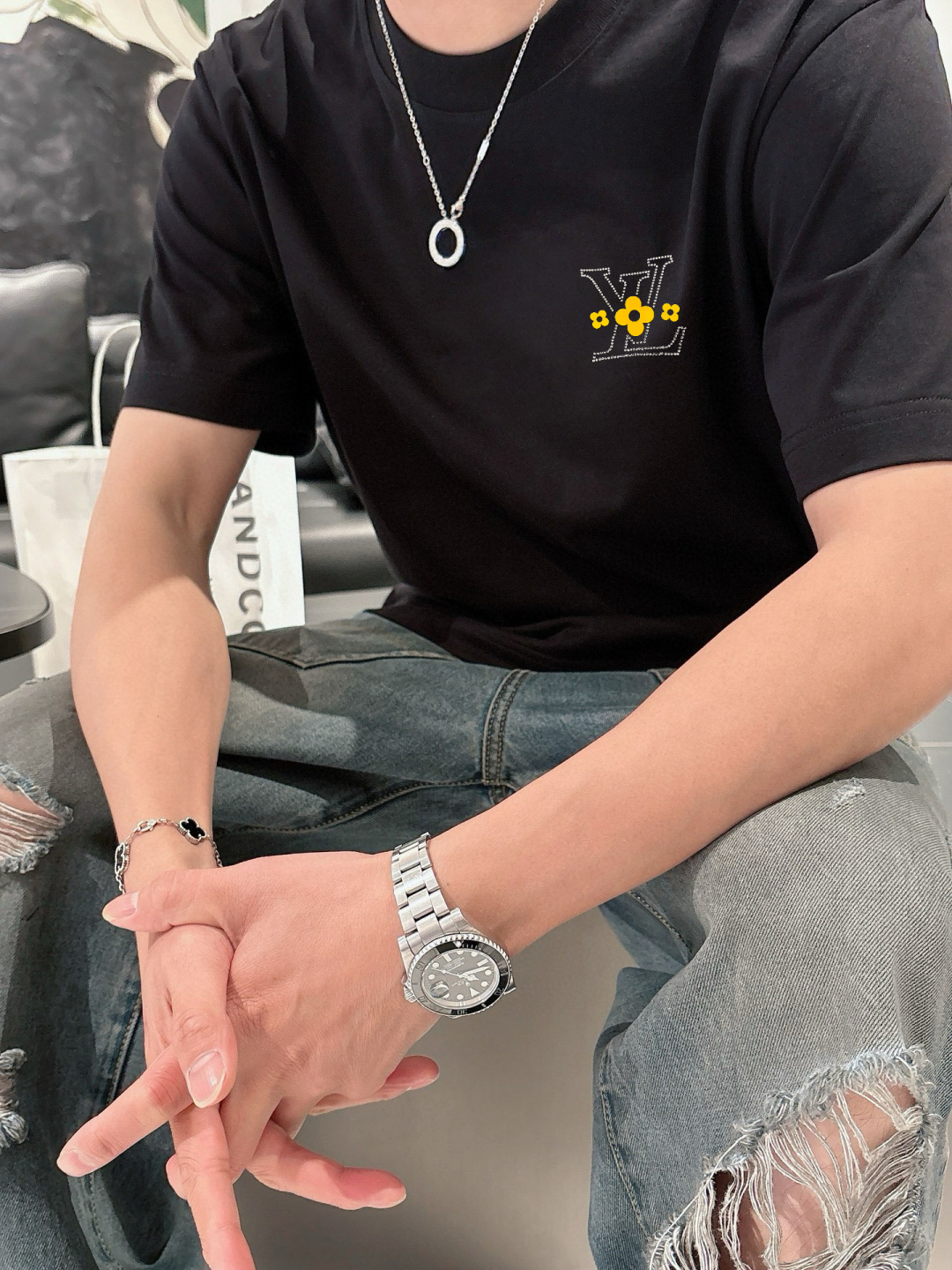 驴家        最新款短袖 高端订制 设计前卫时尚！高端定制面料.手感柔软.穿着舒适精致车线.做工精