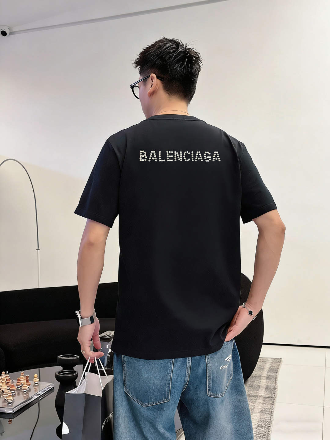 巴黎家        最新款短袖 高端订制 设计前卫时尚！高端定制面料.手感柔软.穿着舒适精致车线.做工