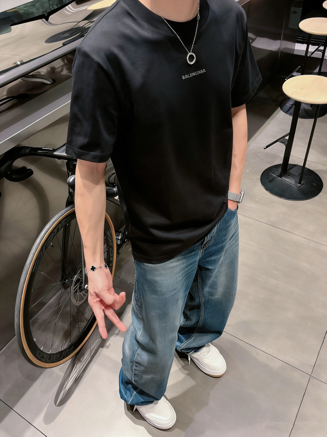 巴黎家        最新款短袖 高端订制 设计前卫时尚！高端定制面料.手感柔软.穿着舒适精致车线.做工