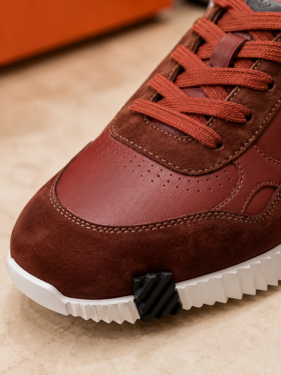 Bouncing Low-Top Sneakers in Burgundy Calfskin