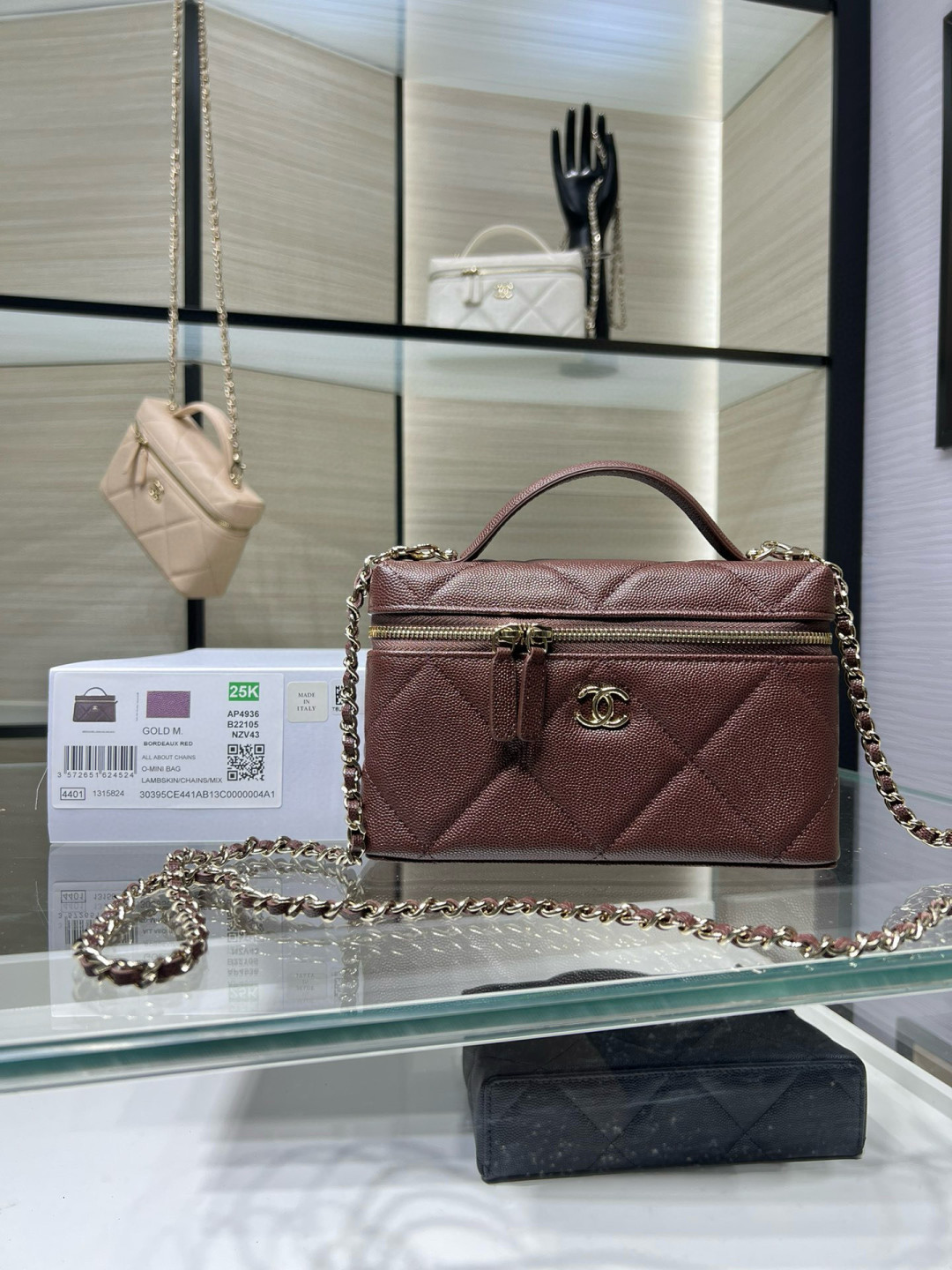CHANEL Vanity With Chain
