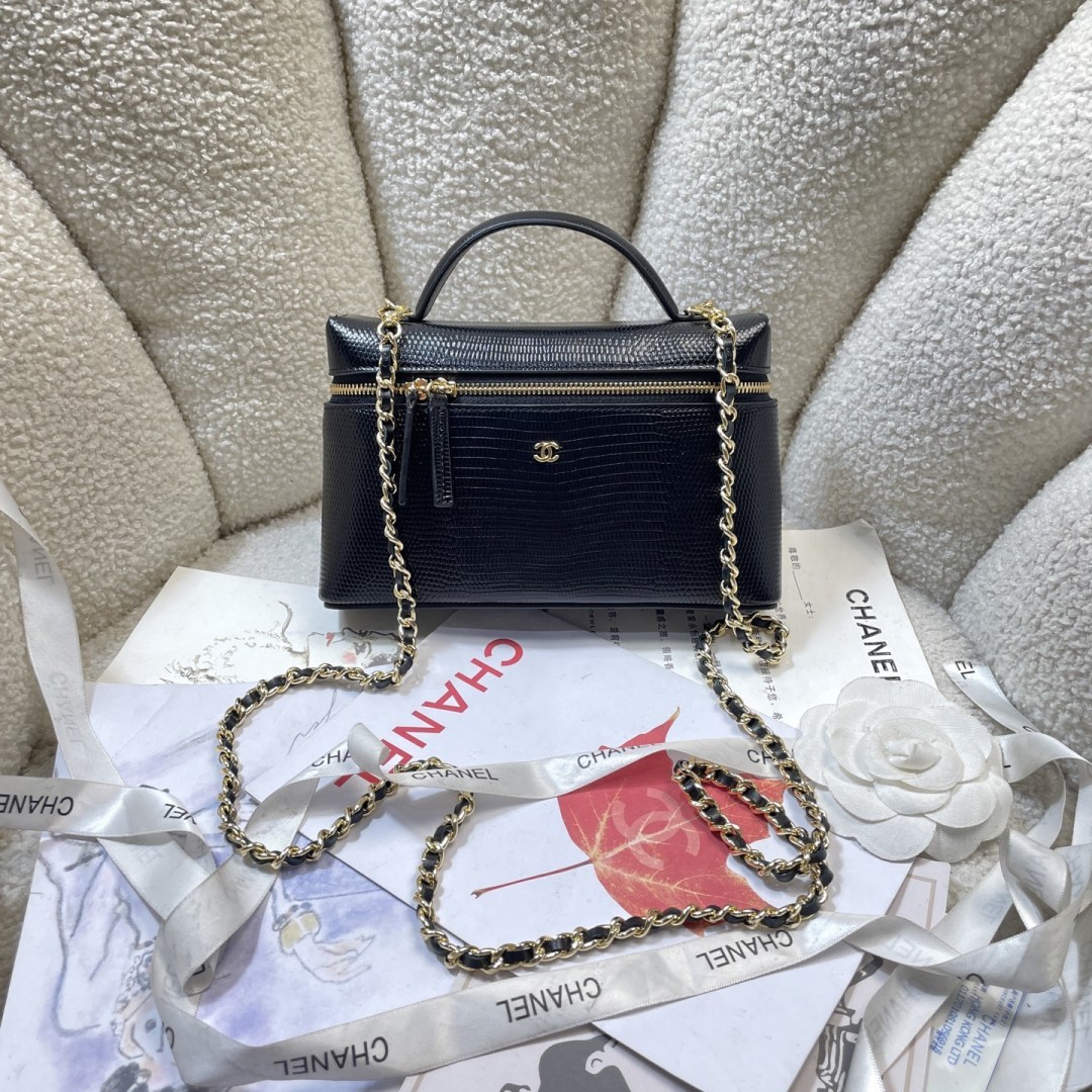 CHANEL Vanity With Chain