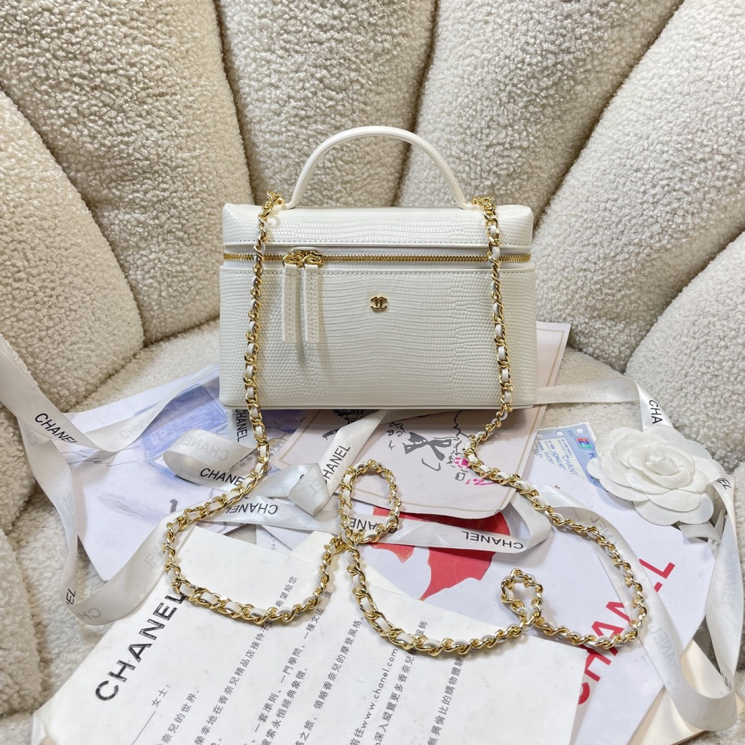CHANEL Vanity With Chain