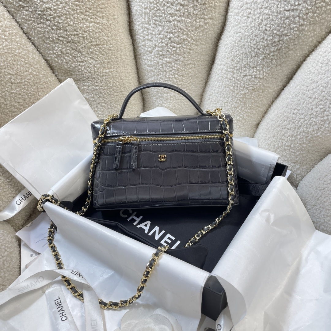CHANEL Vanity With Chain