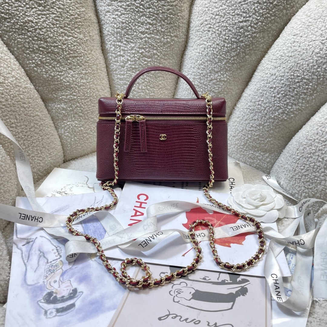 CHANEL Vanity With Chain