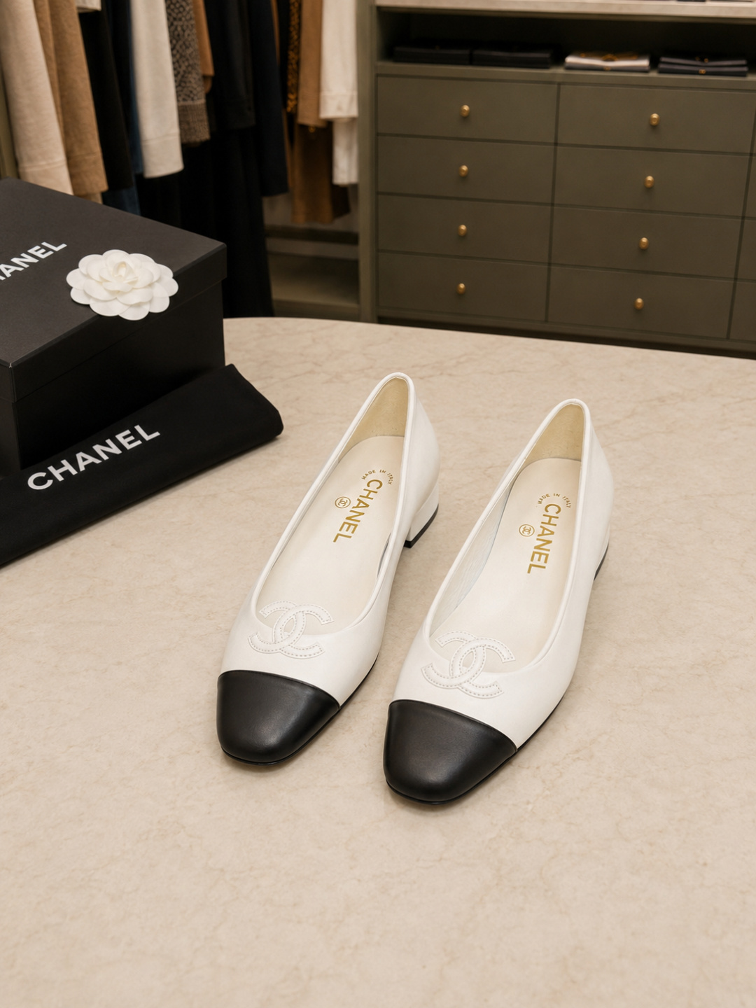 CHANEL CC Cap-Toe Leather Ballet Flats
