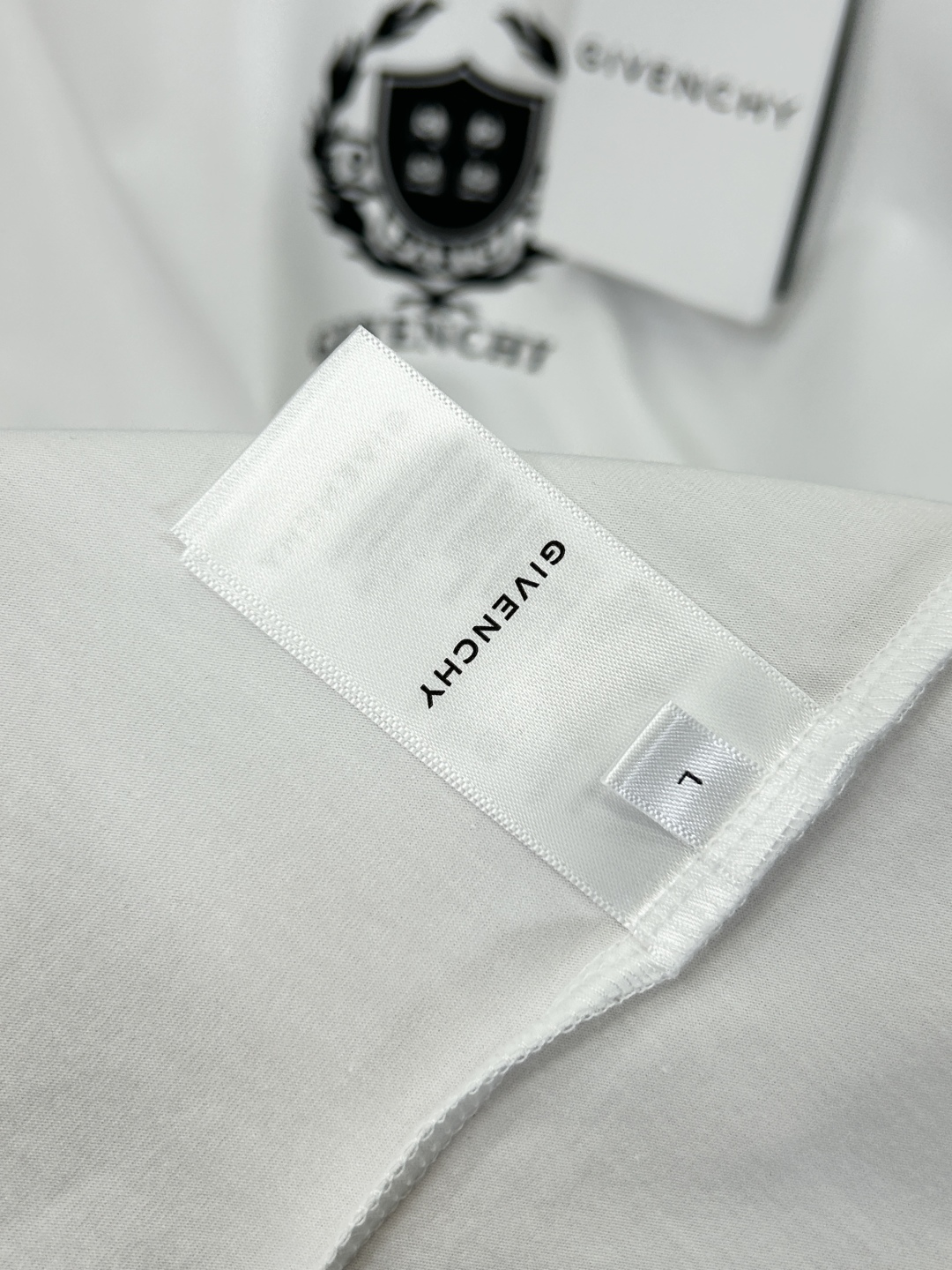 Givenchy Men's White Cotton Jersey T-Shirt with 3D Logo Print 8 cmp i1742276421188 5328 0 7