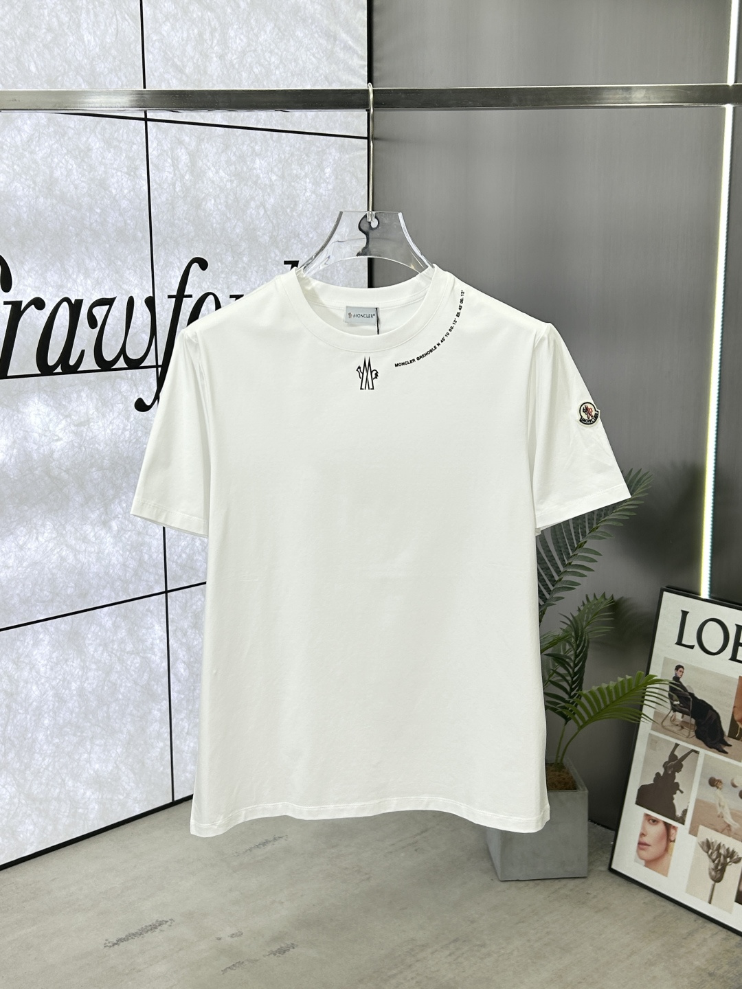 Moncler Men's Short Sleeve Crew Neck T-Shirt with Logo Detail - Stylish & Comfy