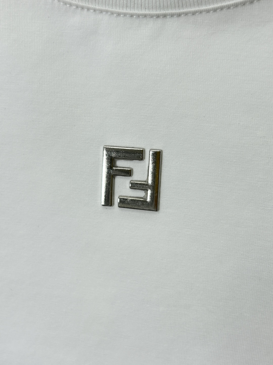 Fendi White Cotton Crew Neck T-Shirt with Metal Logo Detail 7 cmp i1742673323351 5738 0 5