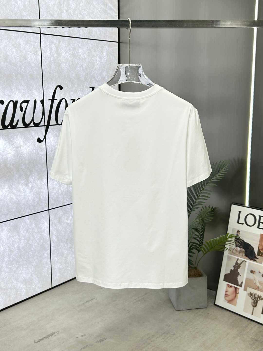 Burberry London England Logo T-Shirt, Short Sleeve, Crew Neck 2 cmp i1743196696430 7094 0 1