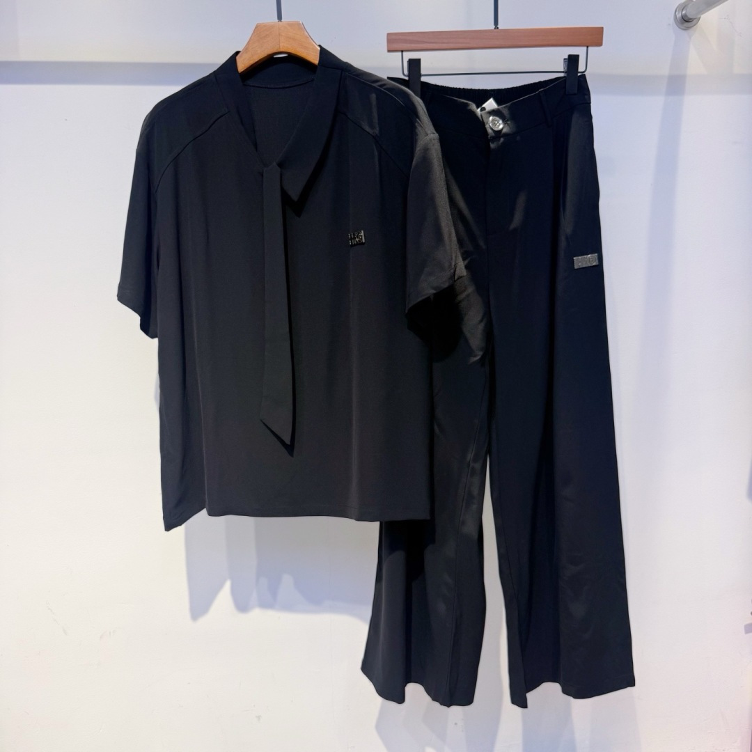 NO:948395,Clothes - Pants - Margiela 2026 new summer shirt suit, catwalk style, the latest and most designed this year, very fashionable, exclusive custom-made breathable fabric, simple and versatile, very good drape, not easy to wrinkle, no pilling, breathable and comfortable, perfect details and flawless upper body effect, versatile and fashionable Color Black Gray Size S-2xL, masion margiela, shirts,19860909衣服-.裤子-.马吉拉 2026夏季新款衬衫套装 走秀款 今年最新最设计 非常洋气 独家定制定制透气面料 简单百搭 垂感超好不易褶皱 不起球 透气舒适 细节走线完美无瑕疵 上身效果棒棒哒 百搭又不失时尚感 颜色 黑色 灰色 码数S-2xL,,masion margiela,shirts,,Men's clothing
