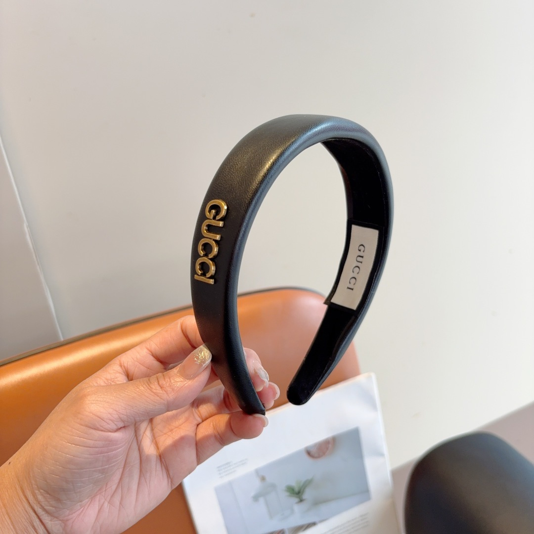 NO:301228,Packaging Gucci new fashionable sheepskin headband, European and American big-name headband, the latest internet celebrity style is coming to be fashionable and versatile, and goddess must enter!  hairpins, hairpins, gucci, sheepskin, hairpins19860909配包装 Gucci 古奇 新款时尚风羊皮发箍,欧美大牌头箍,网红最新款来袭时尚百搭,女神必入！发夹,发夹,gucci,sheepskin,hairpins,accessory