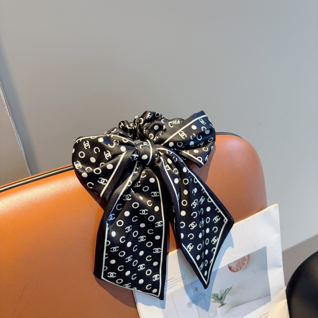 NO:367430,Packaging CHANEL Chanel letter streamer ponytail hair ring bow colon ring, high-end Korean style small fragrance rubber band, classic design, high-end and atmospheric, celebrity style, hairpins, hairpins, chanel, chanel, hairpins19860909配包装 CHANEL 香奈儿字母飘带马尾发圈 蝴蝶结肠圈,高档韩版小香风皮筋,经典花型设计, 高端大气,名媛范儿,发夹,发夹,chanel,chanel,hairpins,accessory
