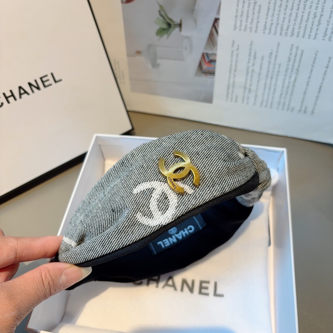 配包装
CHANEL（香奈儿）新款小香风发箍，复古头箍，网红爆款推荐 搭配高端材质，超精致，时尚百搭。