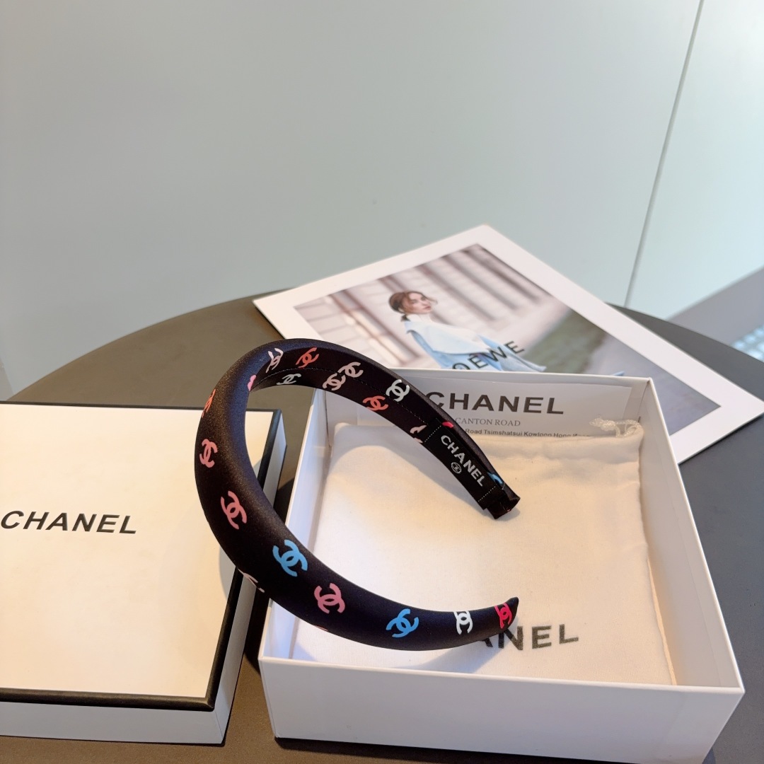 配包装
CHANEL（香奈儿）新款精致海绵小香发箍，复古头箍，网红爆款推荐 搭配高端材质，时尚百搭。