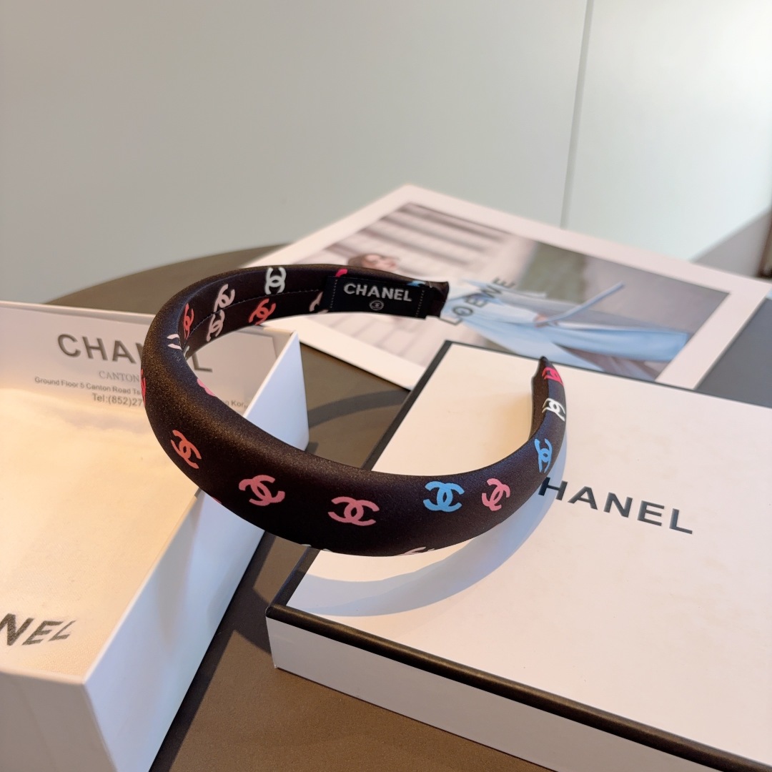 配包装
CHANEL（香奈儿）新款精致海绵小香发箍，复古头箍，网红爆款推荐 搭配高端材质，时尚百搭。