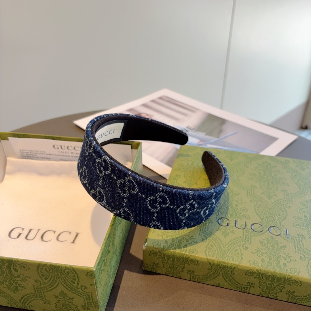 配包装
Gucci（古奇）网红新款双层发箍，佩戴舒适无压力，造型搭配必备头饰！非常时尚百搭！女神必备！名