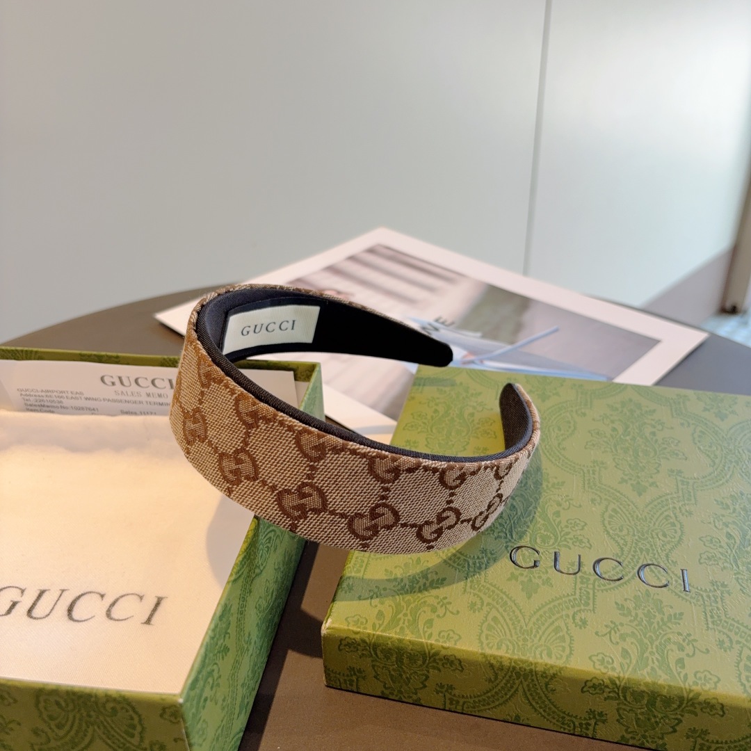 配包装
Gucci（古奇）网红新款双层发箍，佩戴舒适无压力，造型搭配必备头饰！非常时尚百搭！女神必备！名